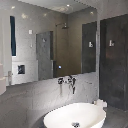 Anthonas Apartments Aparthotel