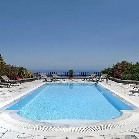 Anthonas Apartments Imerovigli (Santorini)