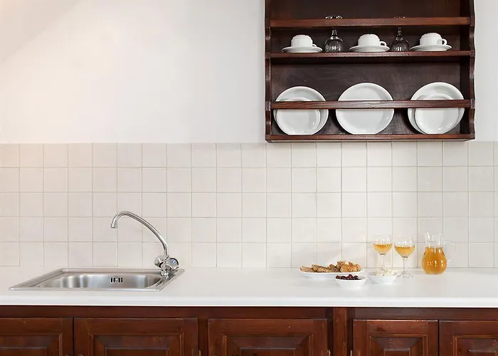 アントナス アパートホテル 4*