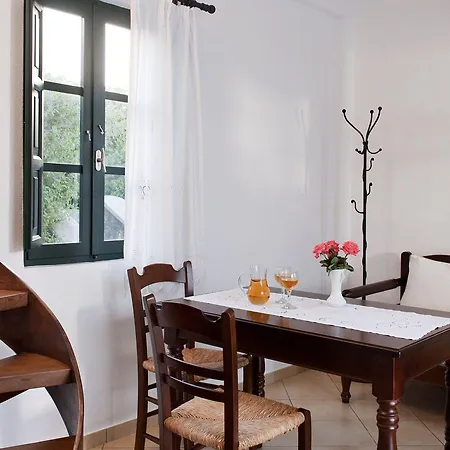 מלון דירות Anthonas אימרוביגלי