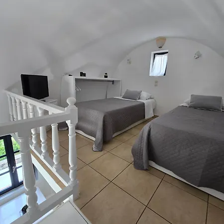 Aparthotel Anthonas Apartments 3*