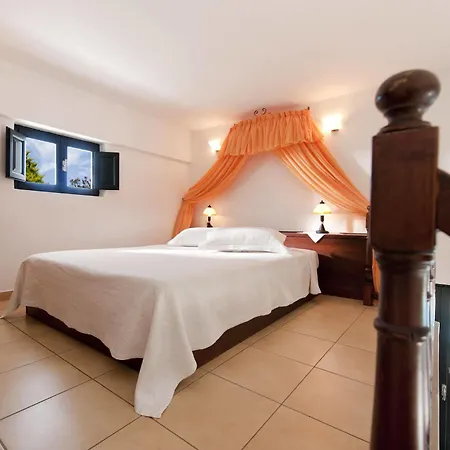 Anthonas Apartments 3* Imerovigli (Santorini)